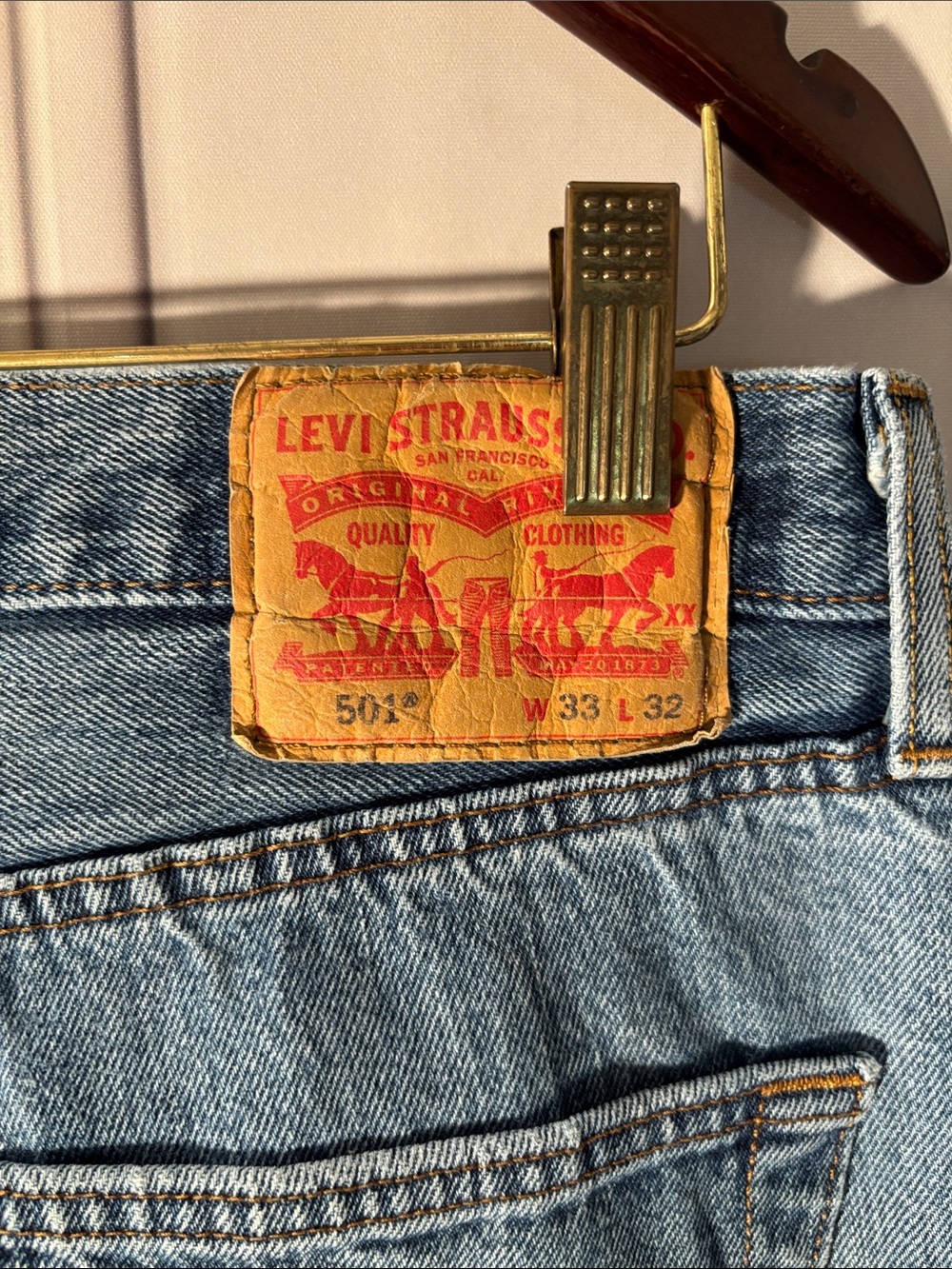 Men’s Levi 501 Medium Wash Straight Leg Button Fly Jeans, Size 33x32 - Picture 6 of 9